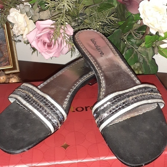 Fabulare Shoes - Sequins for a CRUISE or Dinner Date? 1" heel By Fabulare! 9M